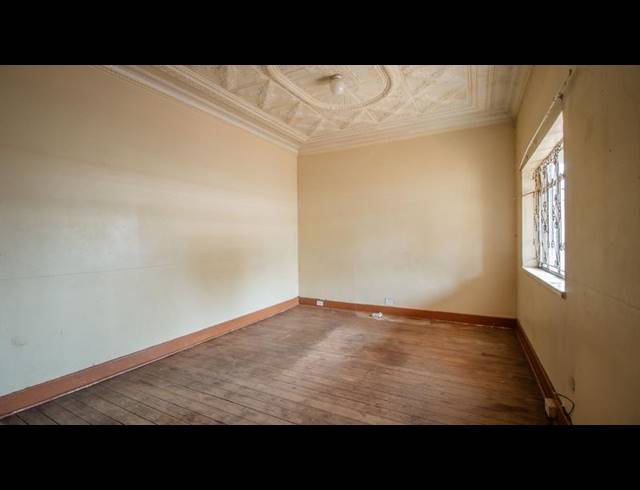 4 BEDROOM HOUSE FOR SALE IN BEZUIDENHOUT VALLEY